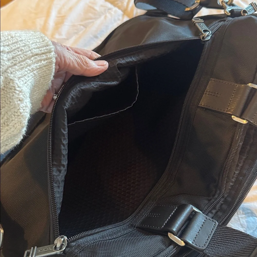Tumi black computer bag. Like new.